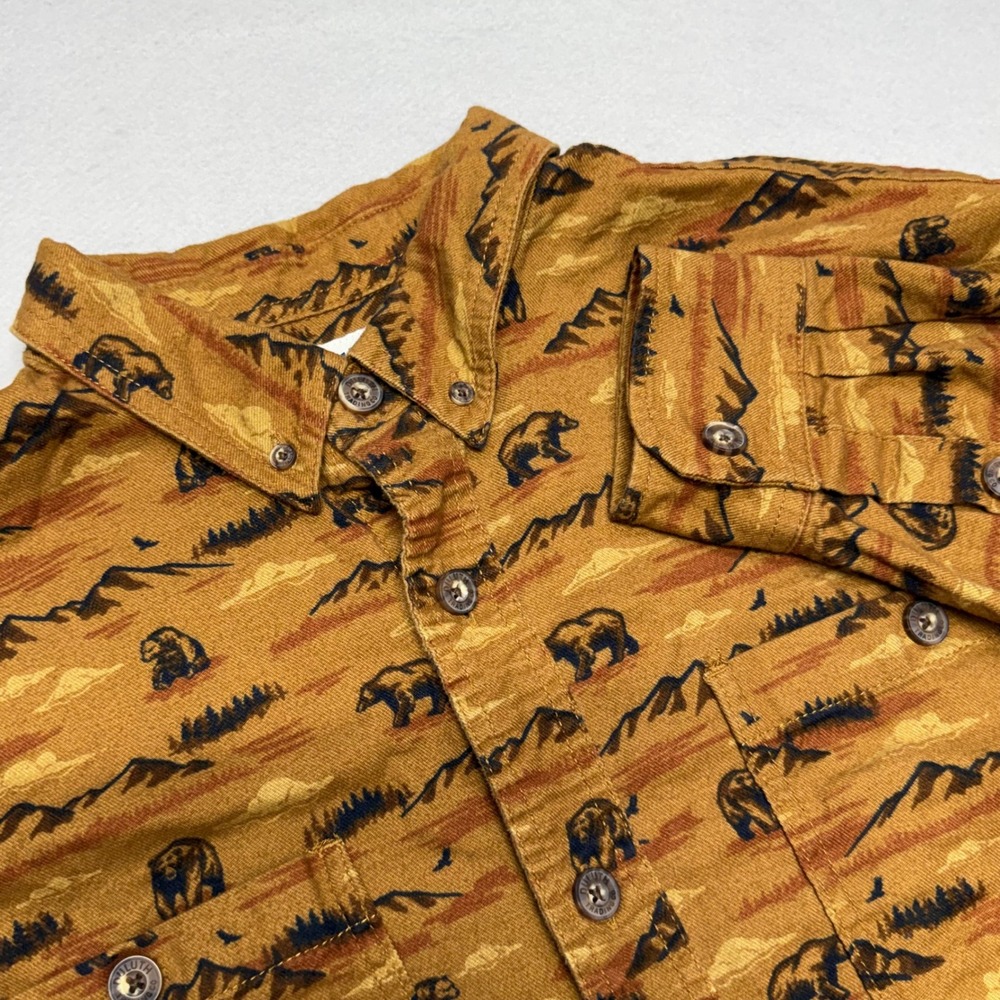 Duluth Trading Co Large Bear Mountain Print Relaxed Fit Cotton Mens Shirt Brown